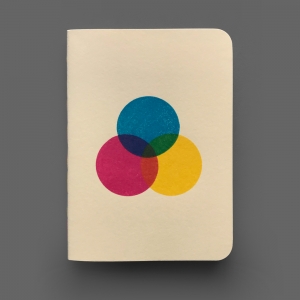 cuaderno de tapa blanda (cosido visto) "círculos cmyk" hojas en blanco / beige / 10 x 14 cm :: imagen 1