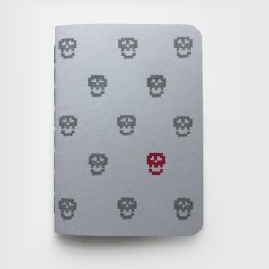 cuaderno de tapa blanda (cosido visto) "calaveras" / gris / 10 x 14 cm :: imagen 1