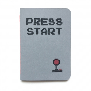 cuaderno de tapa blanda (cosido visto) "press start" hojas en blanco / gris claro / 10 x 14 cm :: imagen 1