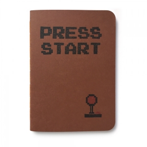 cuaderno de tapa blanda (cosido visto) "press start" hojas en blanco / marrón chocolate / 10 x 14 cm :: imagen 1