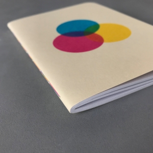 cuaderno de tapa blanda (cosido visto) "círculos cmyk" hojas en blanco / beige / 10 x 14 cm :: imagen 8