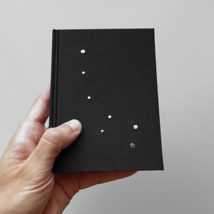cuaderno de tapa dura "constelación osa menor" hojas en blanco / negro / 11 x 15 cm :: imagen 6